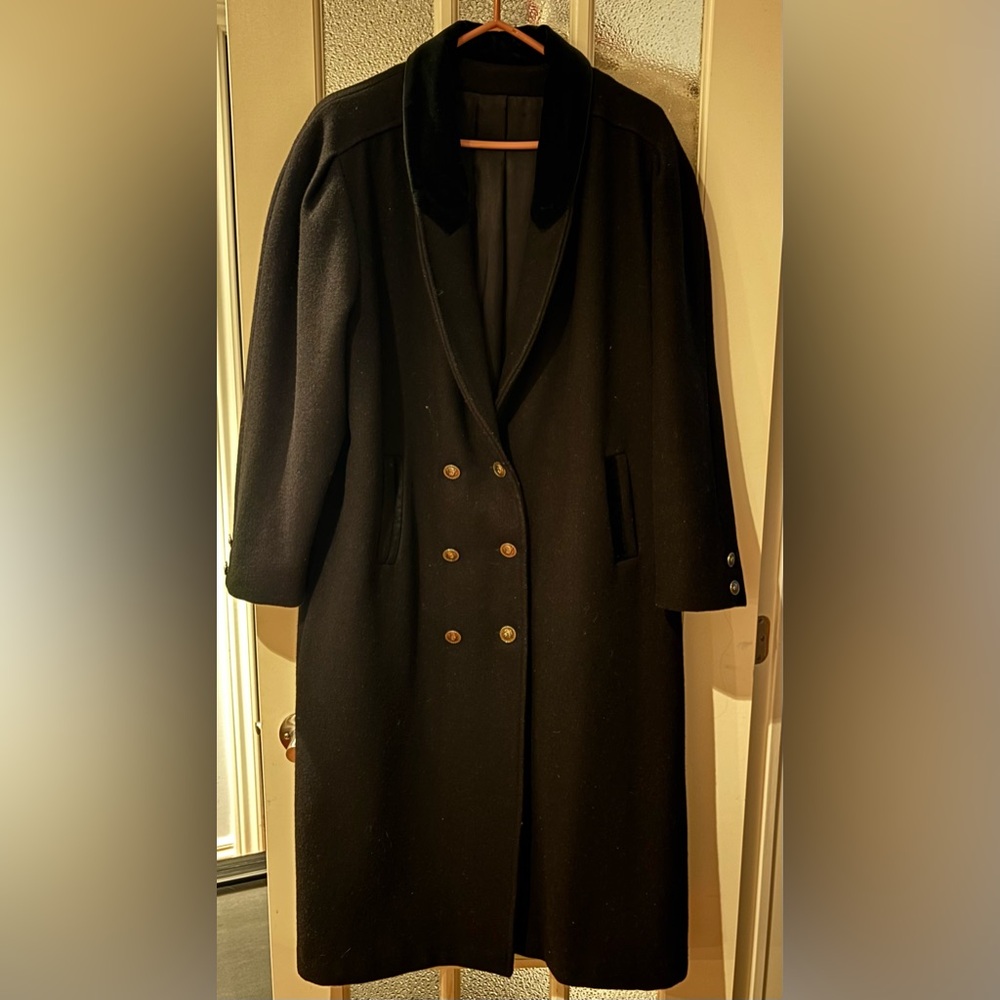Elegant Black Wool Double-Breasted Coat